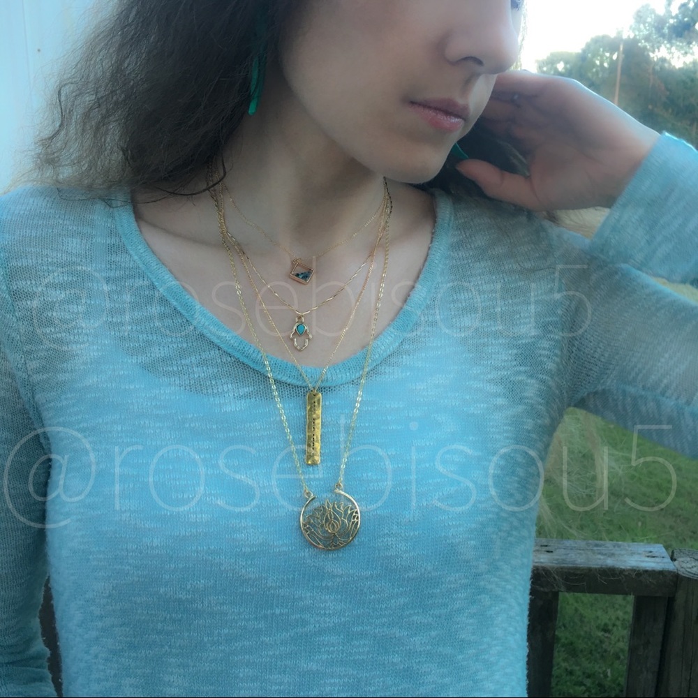 E+L♥️Delicate Gold Hamsa Pendant Layering Necklace - Picture 6 of 7